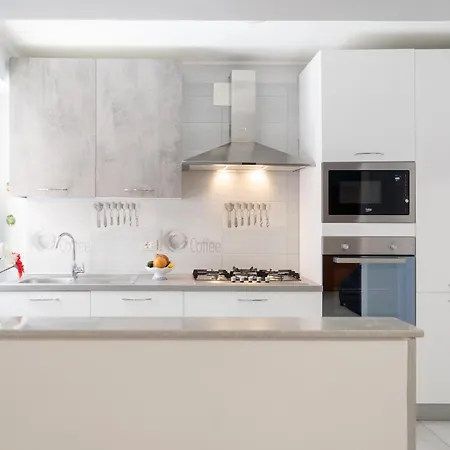 Guesthost - Urban Experience *